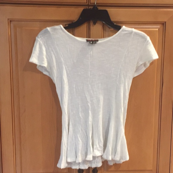 White blouse - Picture 1 of 2